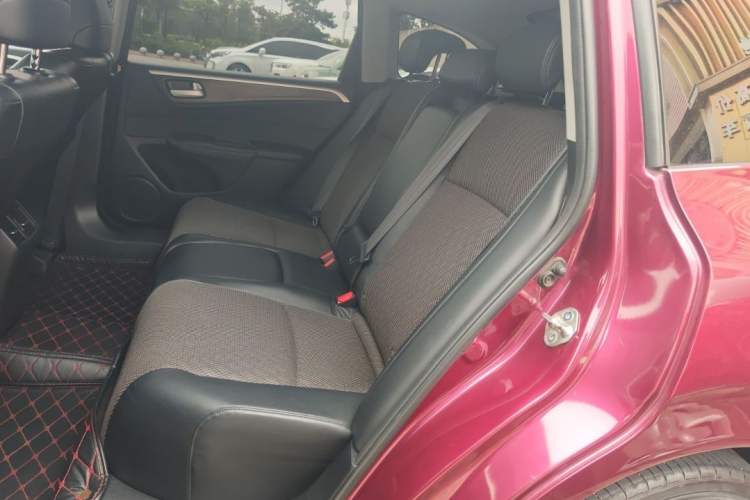 Used Honda Jade 2017 1.8L automatic Comfort version 5 seats Interior 7