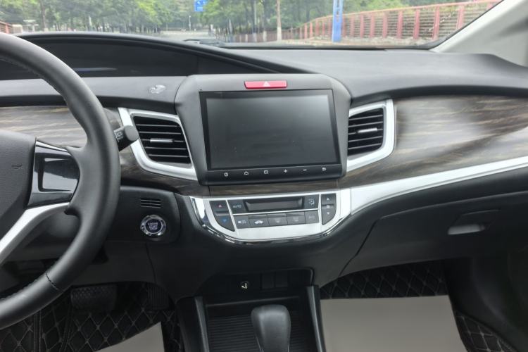 Used Honda Jade 2017 1.8L automatic Comfort version 5 seats Interior 8