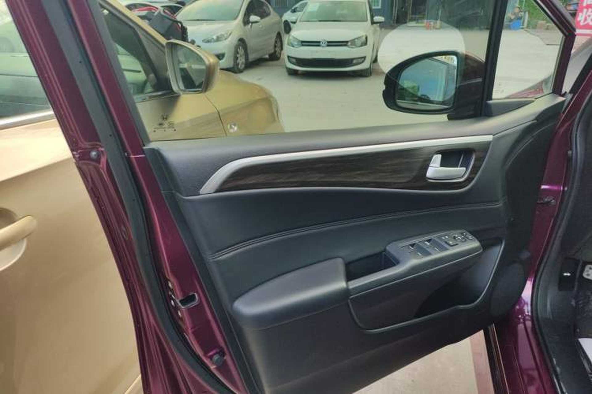 Used Honda Jade 2017 1.8L automatic Comfort version 5 seats Left Front Door Interior