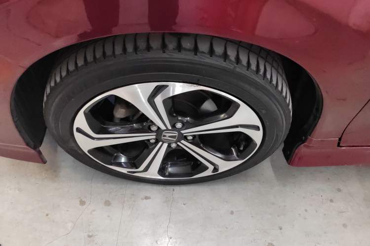 Used Honda Jade 2017 210 TURBO CVT Luxury Edition 5 Seats Left Front Wheel Hub
