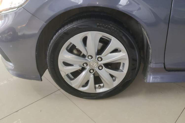 Used Honda Jade 2017 1.8L automatic Comfort version 5 seats Left Front Wheel Hub
