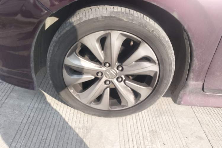 Used Honda Jade 2017 1.8L automatic Comfort version 5 seats Left Front Wheel Hub