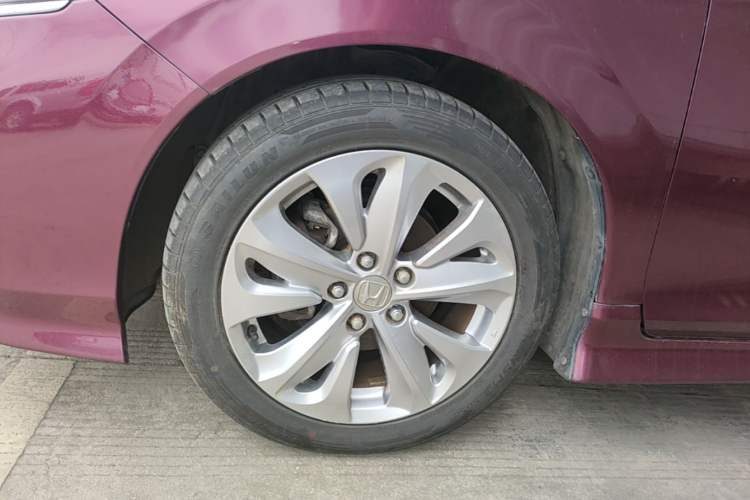 Used Honda Jade 2017 1.8L automatic Comfort version 5 seats Left Front Wheel Hub