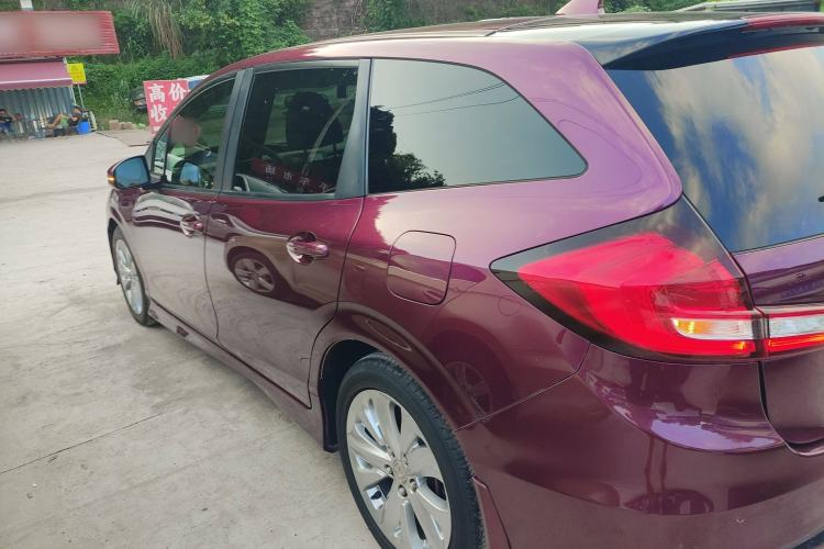 Used Honda Jade 2017 1.8L automatic Comfort version 5 seats Left Side