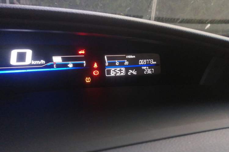 Used Honda Jade 2017 1.8L automatic Comfort version 5 seats Odometer Close Up