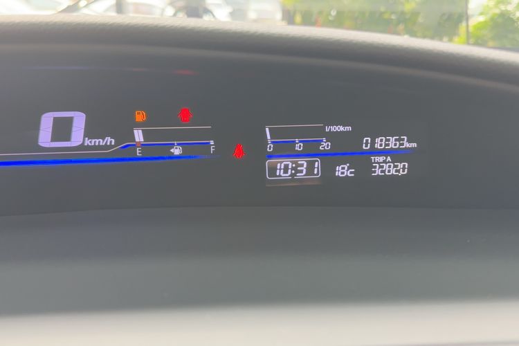 Used Honda Jade 2017 1.8L automatic Comfort version 5 seats Odometer Close Up