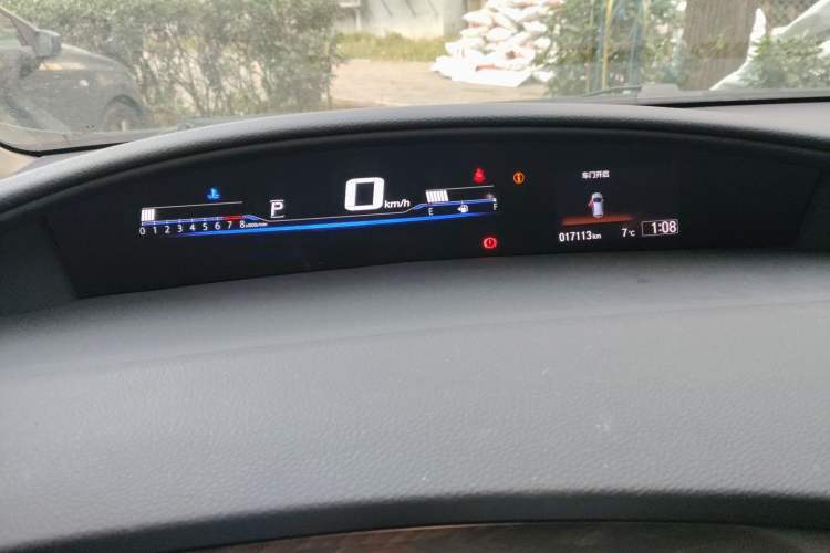 Used Honda Jade 2017 210TURBO CVT Luxury Edition 6 Seats Odometer Close Up
