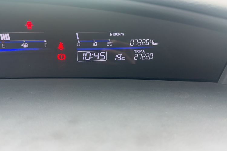 Used Honda Jade 2017 1.8L automatic Comfort version 5 seats Odometer Close Up