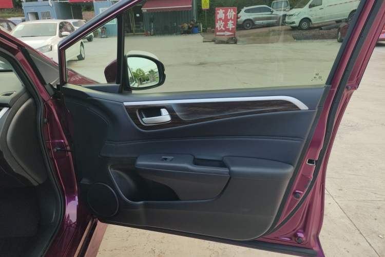Used Honda Jade 2017 1.8L automatic Comfort version 5 seats Right Front Door Interior