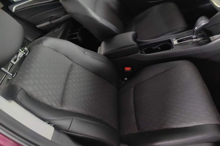 Used Honda Jade 2017 1.8L automatic Comfort version 5 seats Right Front Seat