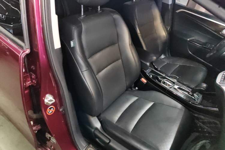 Used Honda Jade 2017 210 TURBO CVT Luxury Edition 5 Seats Right Front Seat