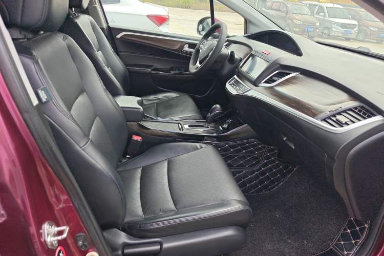 Used Honda Jade 2017 210 TURBO CVT Luxury Edition 5 Seats Right Front Seat