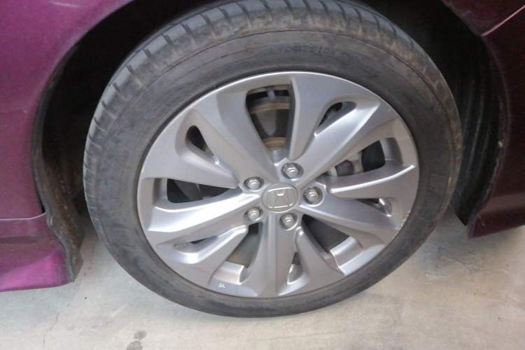 Used Honda Jade 2017 1.8L automatic Comfort version 5 seats Right Front Wheel Hub
