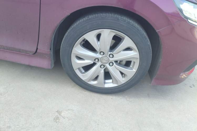 Used Honda Jade 2017 1.8L automatic Comfort version 5 seats Right Front Wheel Hub