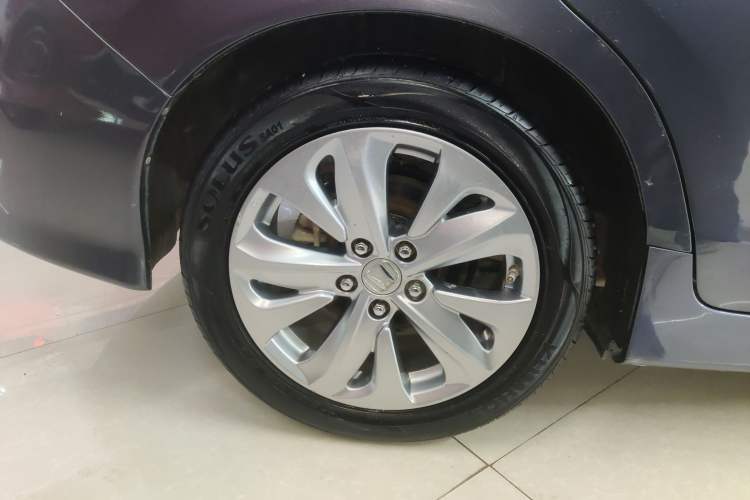 Used Honda Jade 2017 1.8L automatic Comfort version 5 seats Right Rear Wheel Hub