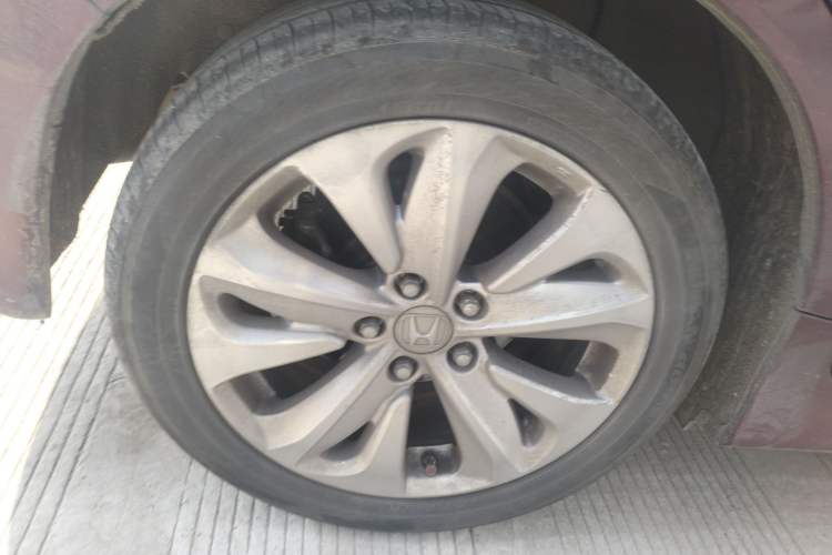 Used Honda Jade 2017 1.8L automatic Comfort version 5 seats Right Rear Wheel Hub