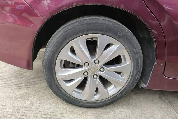 Used Honda Jade 2017 1.8L automatic Comfort version 5 seats Right Rear Wheel Hub