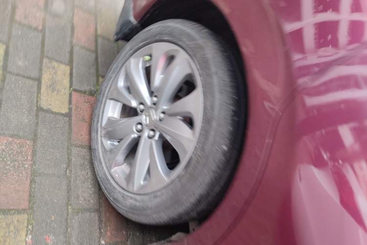 Used Honda Jade 2017 1.8L automatic Comfort version 5 seats Right Rear Wheel Hub