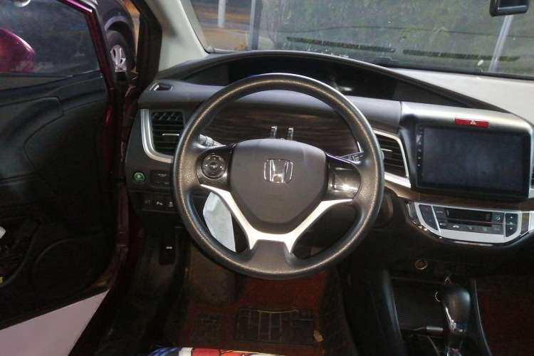Used Honda Jade 2017 1.8L automatic Comfort version 5 seats Steering Wheel