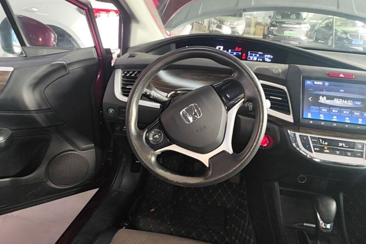 Used Honda Jade 2017 1.8L automatic Comfort version 5 seats Steering Wheel