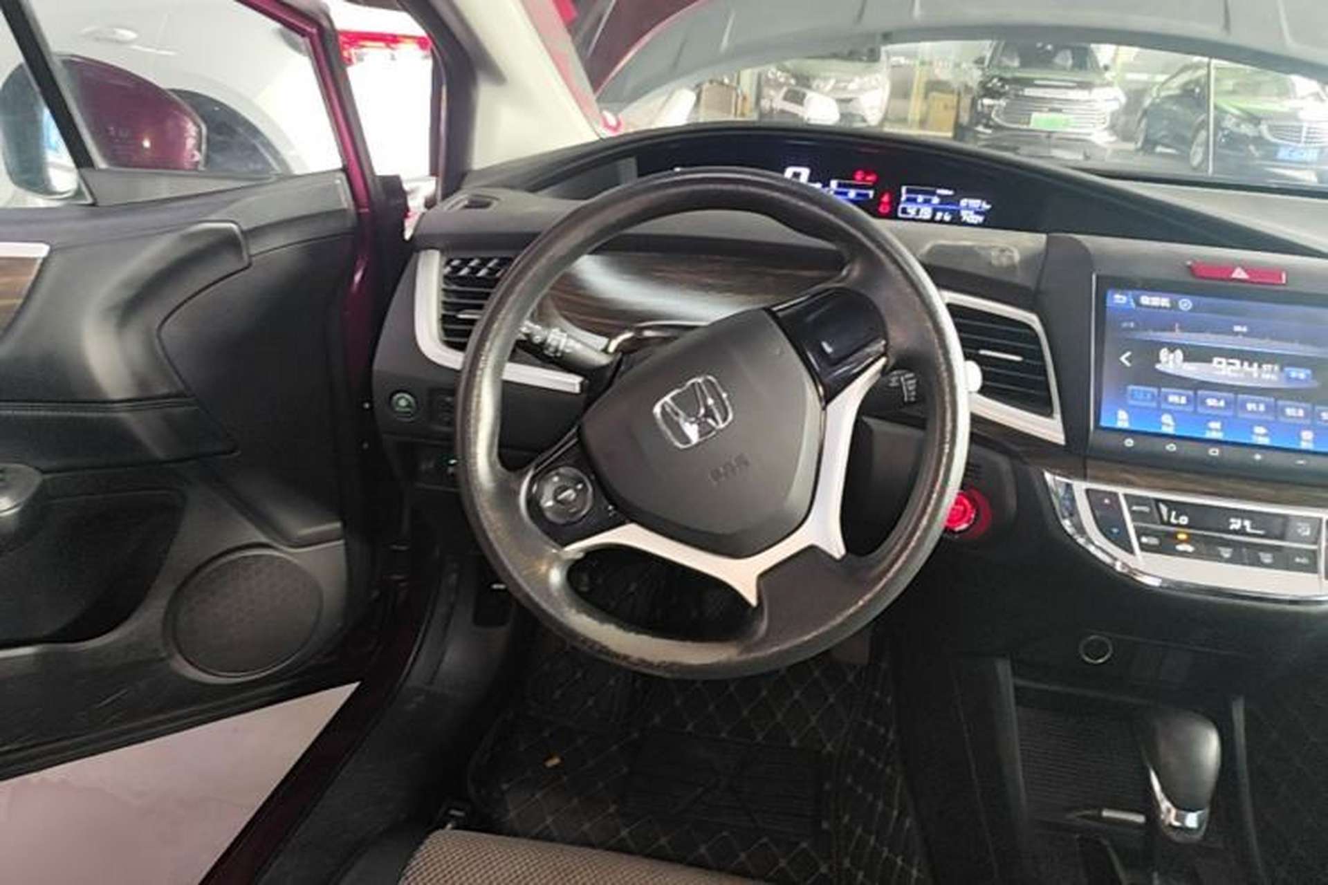 Used Honda Jade 2017 1.8L automatic Comfort version 5 seats Steering Wheel