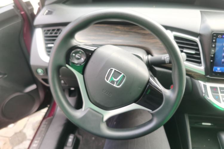 Used Honda Jade 2017 1.8L automatic Comfort version 5 seats Steering Wheel