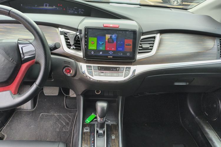Used Honda Jade 2017 1.8L automatic Comfort version 5 seats Audio And AC Panel