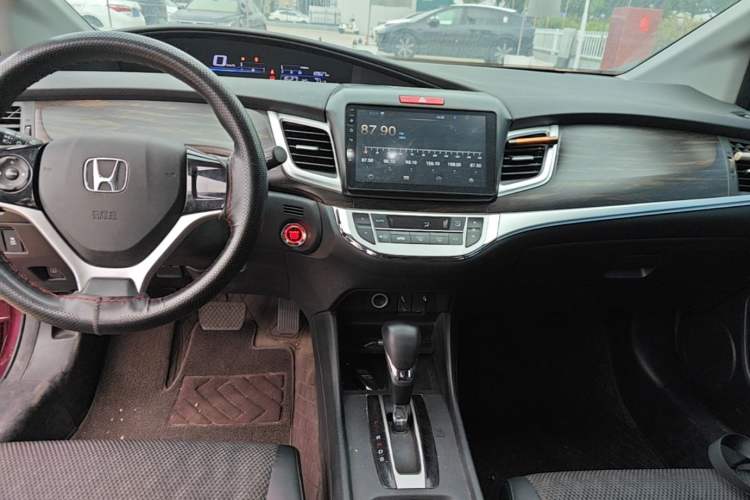 Used Honda Jade 2017 1.8L automatic Comfort version 5 seats Audio And AC Panel