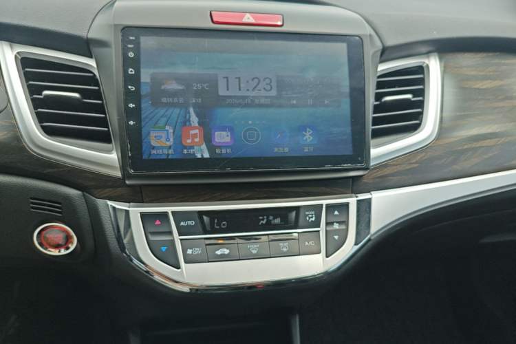 Used Honda Jade 2017 1.8L automatic Comfort version 5 seats Audio And AC Panel