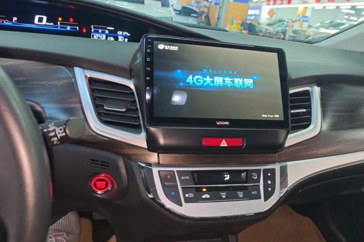 Used Honda Jade 2017 1.8L automatic Comfort version 5 seats Audio And AC Panel