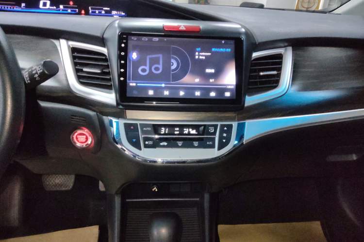 Used Honda Jade 2017 1.8L automatic Comfort version 5 seats Audio And AC Panel