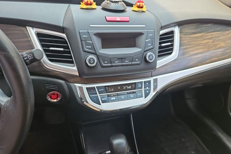 Used Honda Jade 2017 210TURBO CVT Fashion Edition 5-seater Audio And AC Panel