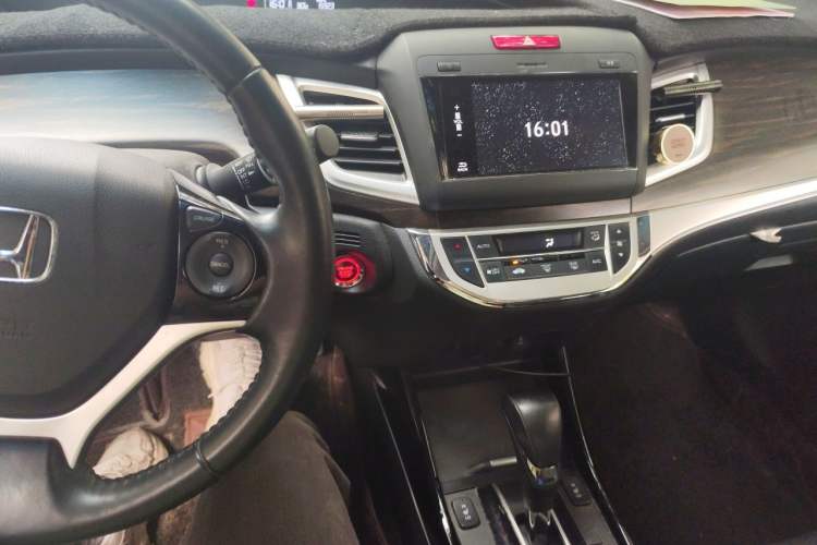 Used Honda Jade 2017 210 TURBO CVT Luxury Edition 5 Seats Audio And AC Panel