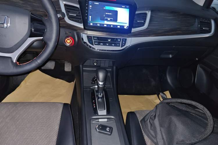 Used Honda Jade 2017 1.8L automatic Comfort version 5 seats Audio And AC Panel