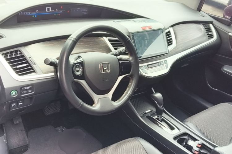 Used Honda Jade 2017 1.8L automatic Comfort version 5 seats Center Console
