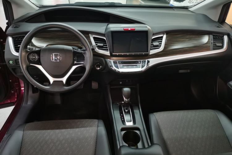 Used Honda Jade 2017 1.8L automatic Comfort version 5 seats Center Console