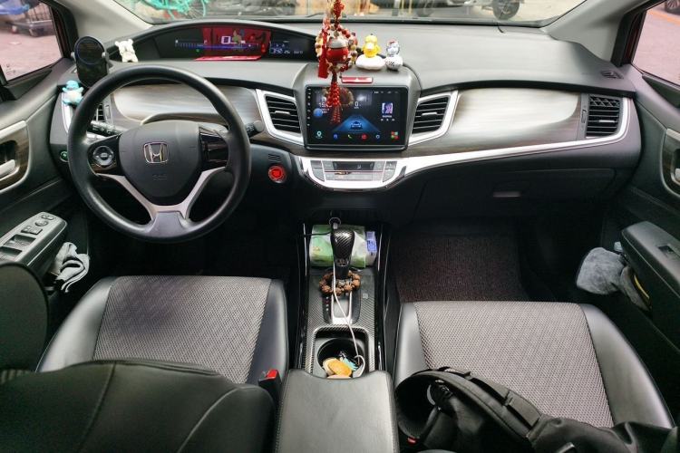 Used Honda Jade 2017 1.8L automatic Comfort version 5 seats Center Console
