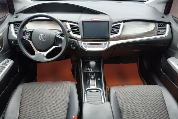 Used Honda Jade 2017 1.8L automatic Comfort version 5 seats Center Console