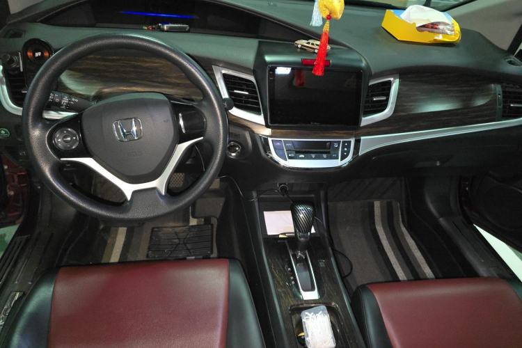 Used Honda Jade 2017 1.8L automatic Comfort version 5 seats Center Console
