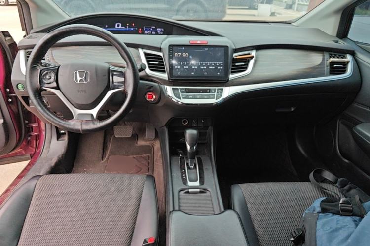 Used Honda Jade 2017 1.8L automatic Comfort version 5 seats Center Console