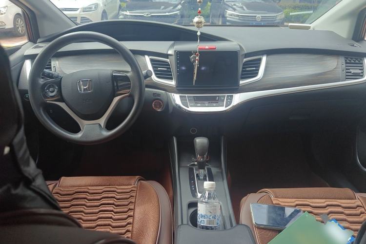 Used Honda Jade 2017 1.8L automatic Comfort version 5 seats Center Console