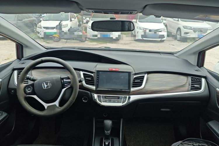 Used Honda Jade 2017 1.8L automatic Comfort version 5 seats Center Console