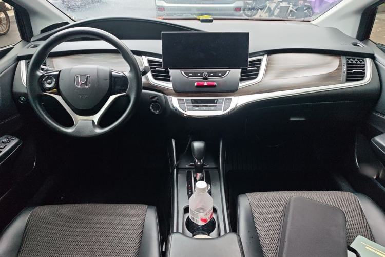 Used Honda Jade 2017 1.8L automatic Comfort version 5 seats Center Console