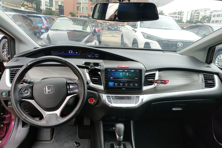 Used Honda Jade 2017 1.8L automatic Comfort version 5 seats Center Console