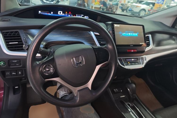 Used Honda Jade 2017 1.8L automatic Comfort version 5 seats Center Console
