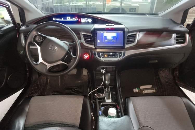 Used Honda Jade 2017 1.8L automatic Comfort version 5 seats Center Console