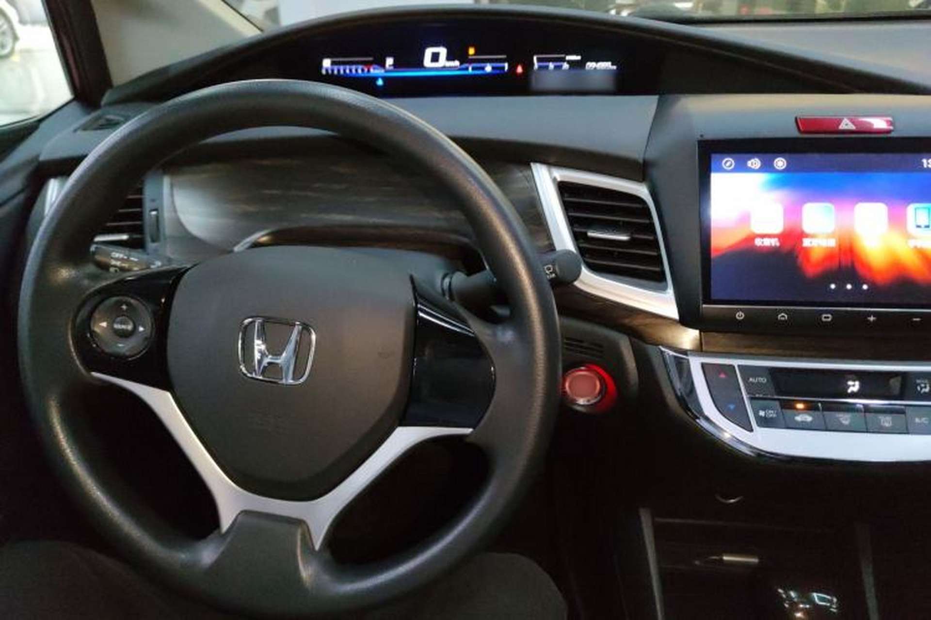 Used Honda Jade 2017 1.8L automatic Comfort version 5 seats Center Console