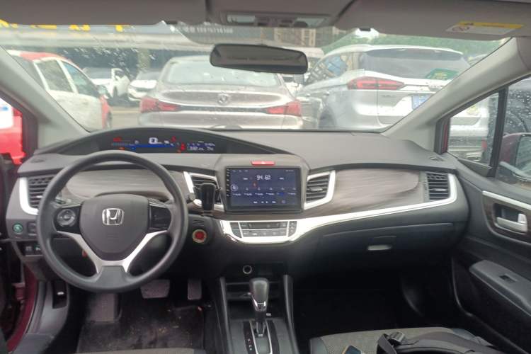Used Honda Jade 2017 1.8L automatic Comfort version 5 seats Center Console