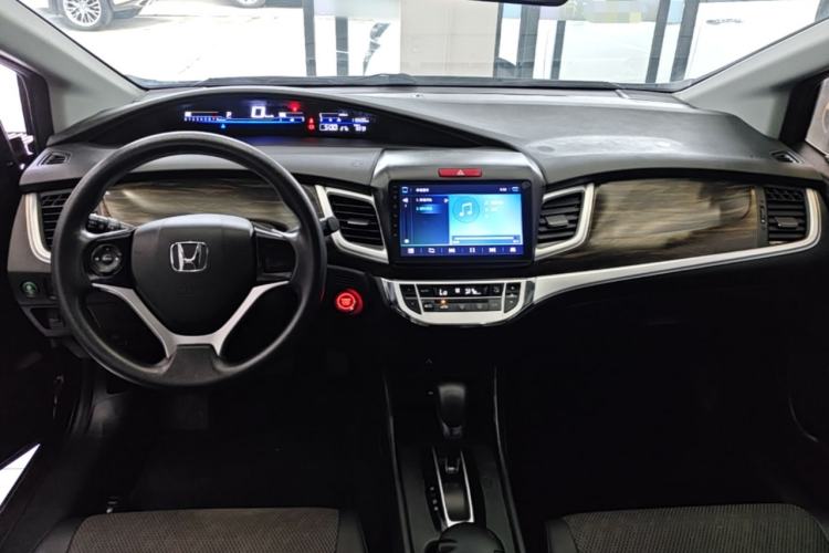 Used Honda Jade 2017 1.8L automatic Comfort version 5 seats Center Console