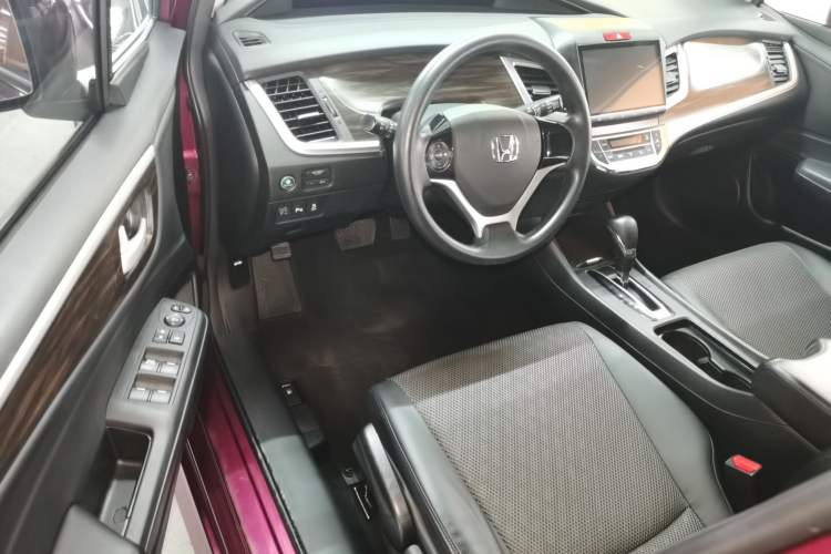 Used Honda Jade 2017 1.8L automatic Comfort version 5 seats Driver Seat